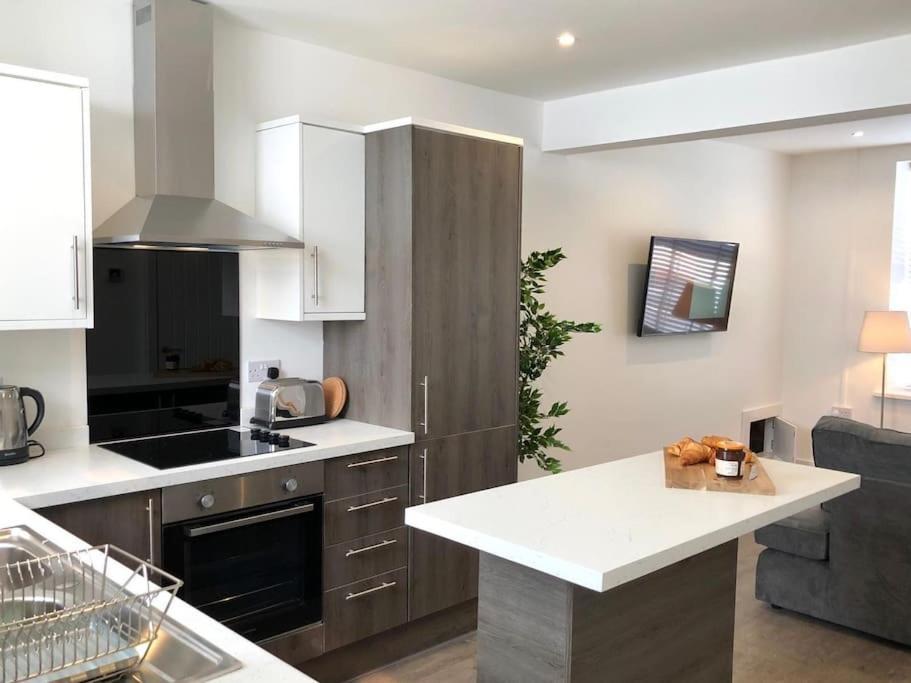 Rhondda Valleys With Breathtaking Riverside Views Llwynypia Exterior photo