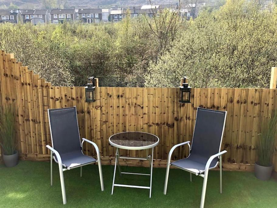 Rhondda Valleys With Breathtaking Riverside Views Llwynypia Exterior photo
