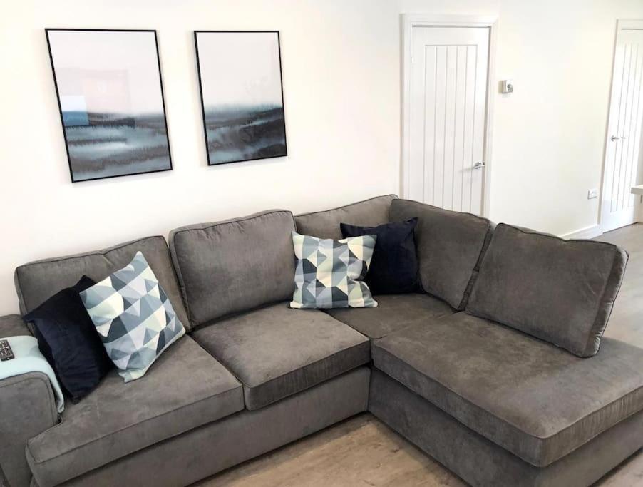 Rhondda Valleys With Breathtaking Riverside Views Llwynypia Exterior photo