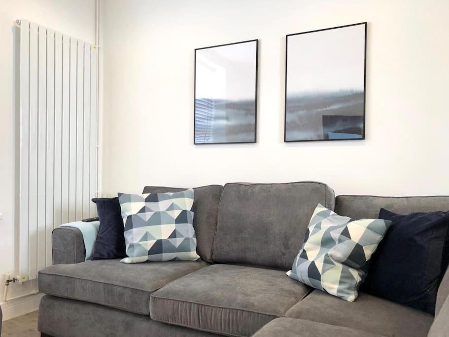 Rhondda Valleys With Breathtaking Riverside Views Llwynypia Exterior photo
