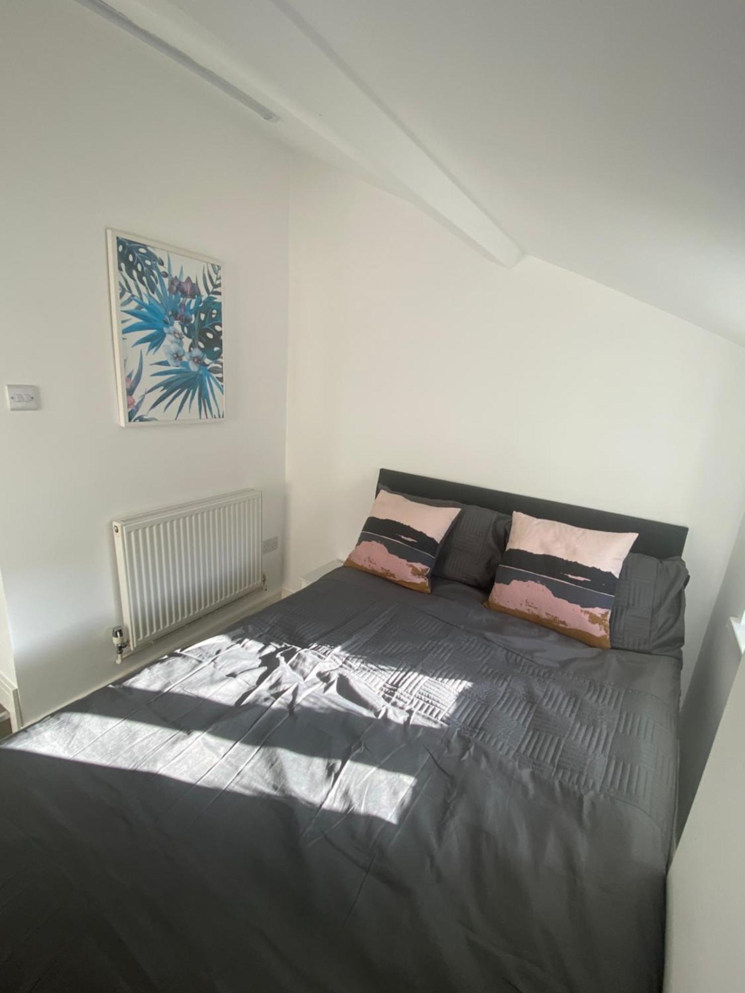 Rhondda Valleys With Breathtaking Riverside Views Llwynypia Exterior photo
