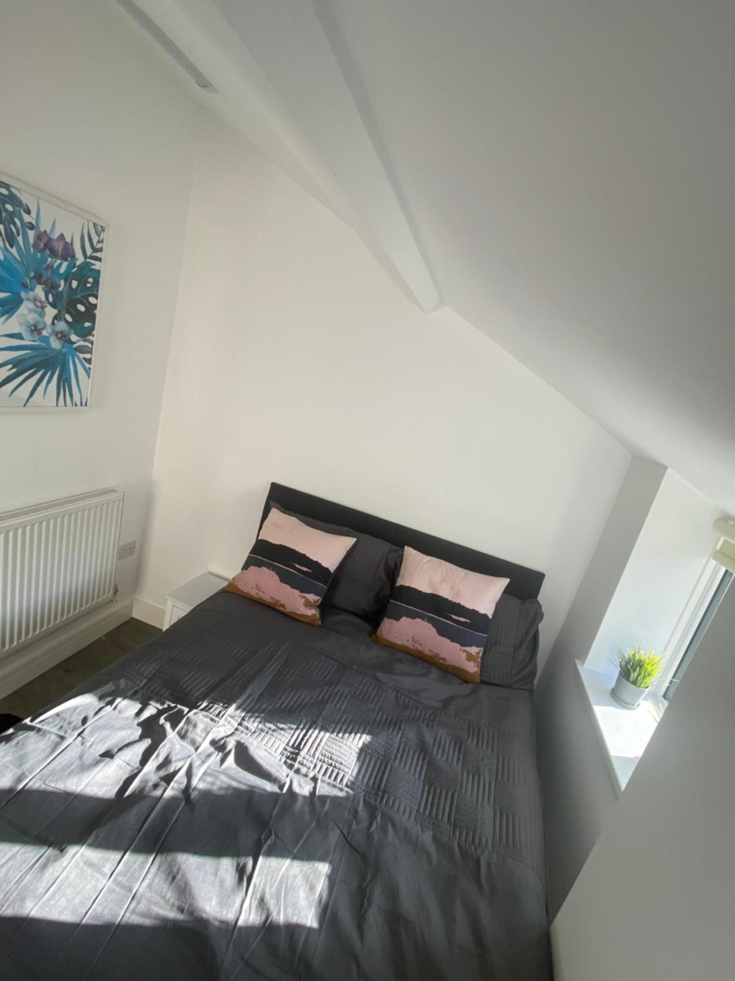 Rhondda Valleys With Breathtaking Riverside Views Llwynypia Exterior photo